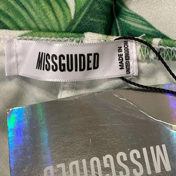 MISSGUIDED Palm Frill Hem Plunge Mini Dress‎ in Green - Picture 5 of 7